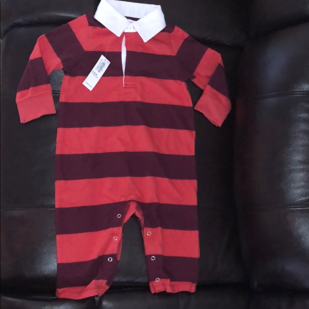 NWT old navy outfit size 6-12 months
